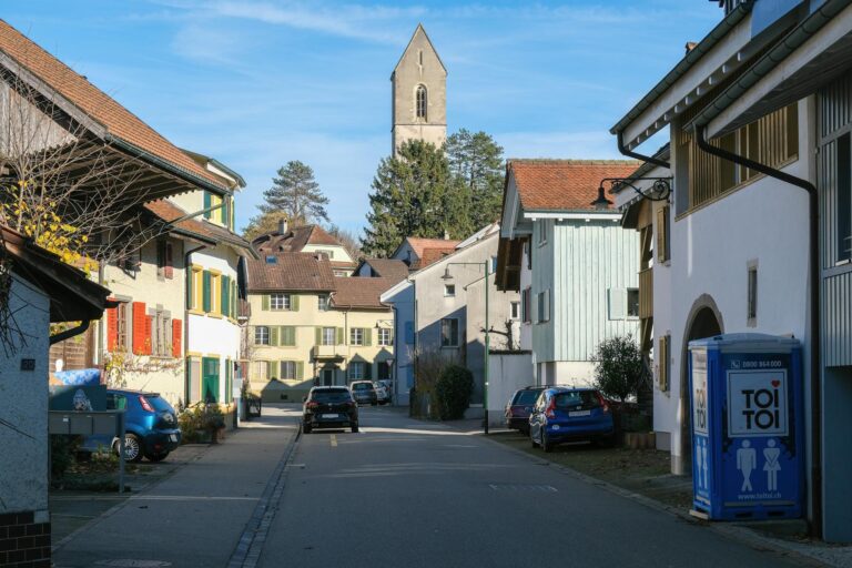 Babywanne und Sportsitz im Alltag praxisnah verglichen für Familien mit Neugeborenen