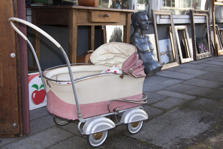 Gebrauchter Kinderwagen mit sicherem Rahmen und intakten Bremsen für Eltern