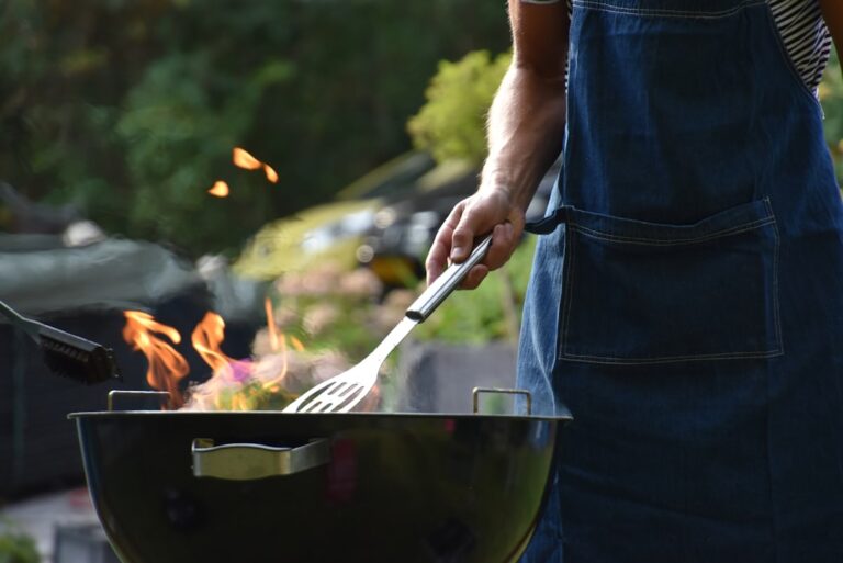 Gesundes Grillen im Garten mit frischem Gemüse und ausgewählten Grillmethoden