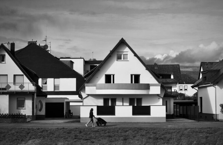 Eltern testen Kinderwagen im Alltag achten auf Fehler beim Einkauf