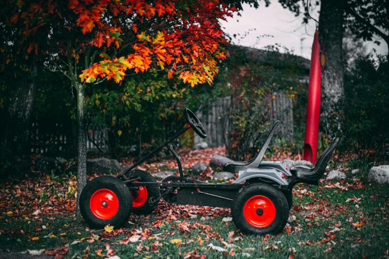 Babyfüße warm geschützt im Kinderwagen mit speziellen Söckchen fürs Außenlicht