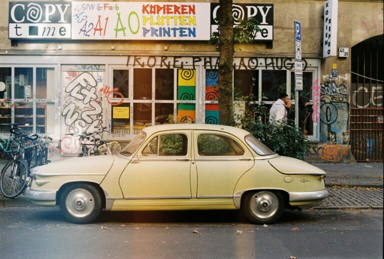 Leichter, ergonomischer Kinderwagen für kleine Eltern mit verstellbarem Griff und kompakt