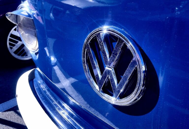 Faltbarer Kombi-Kinderwagen ideal für Familien mit wenig Stauraum im Auto