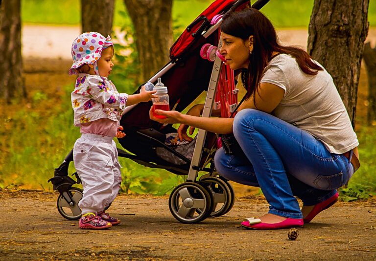 Moderner Recaro Kinderwagen mit robustem Fahrwerk und verstellbarer Rückenlehne im Einsatz